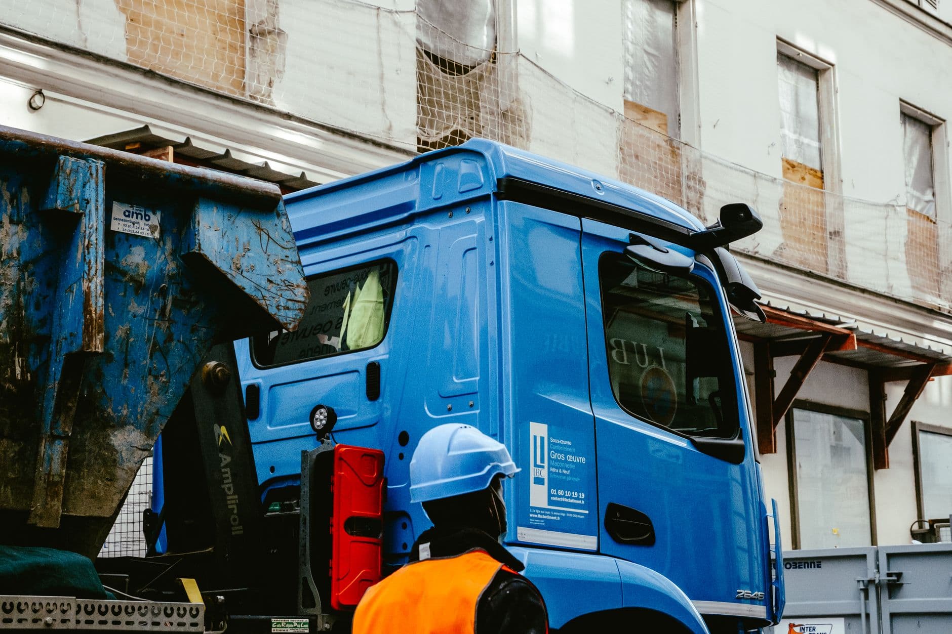 Entregas en obra: qué debe saber tu transportista antes de ir