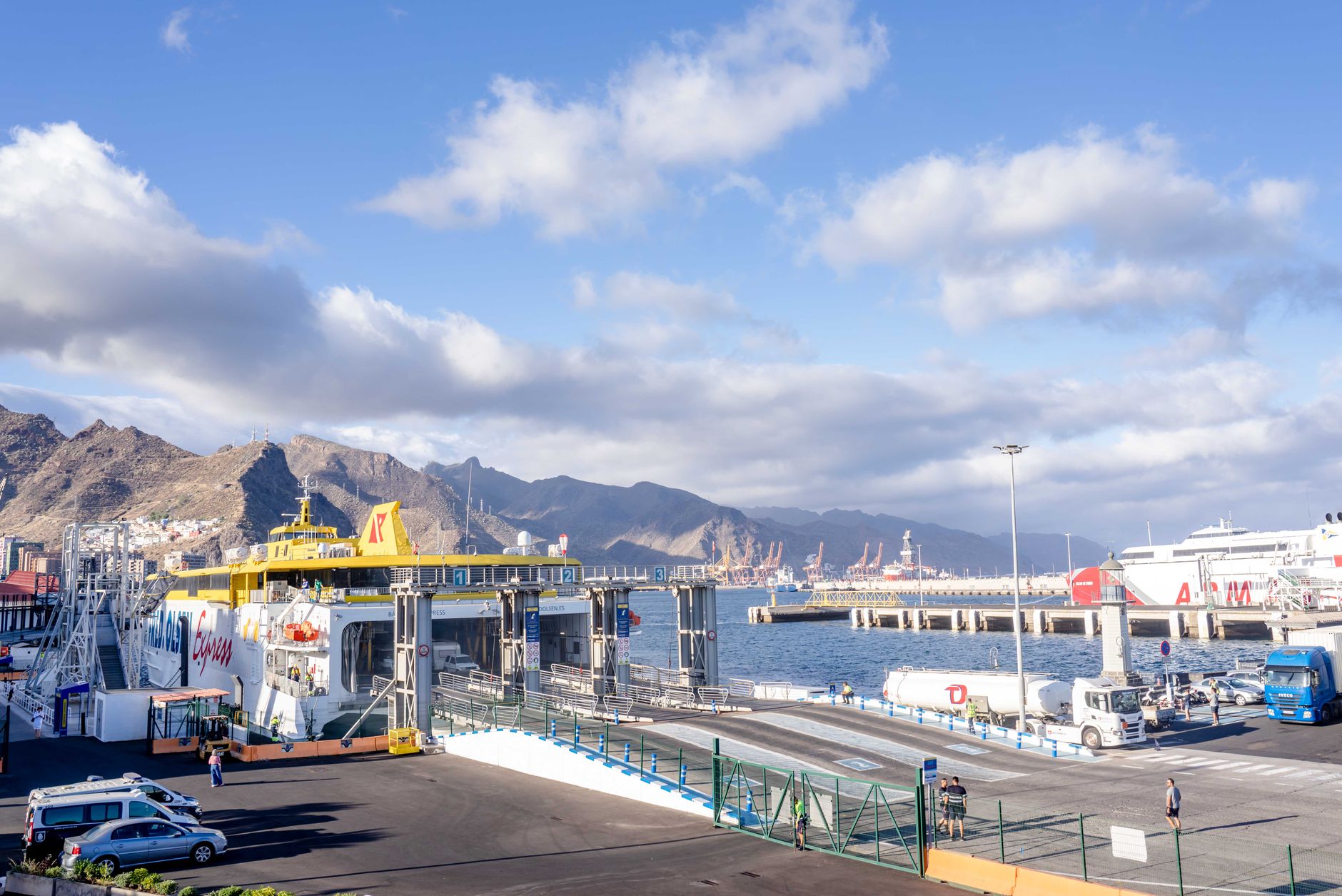 Transporte a Canarias: por qué es exportación y qué documentación necesitas