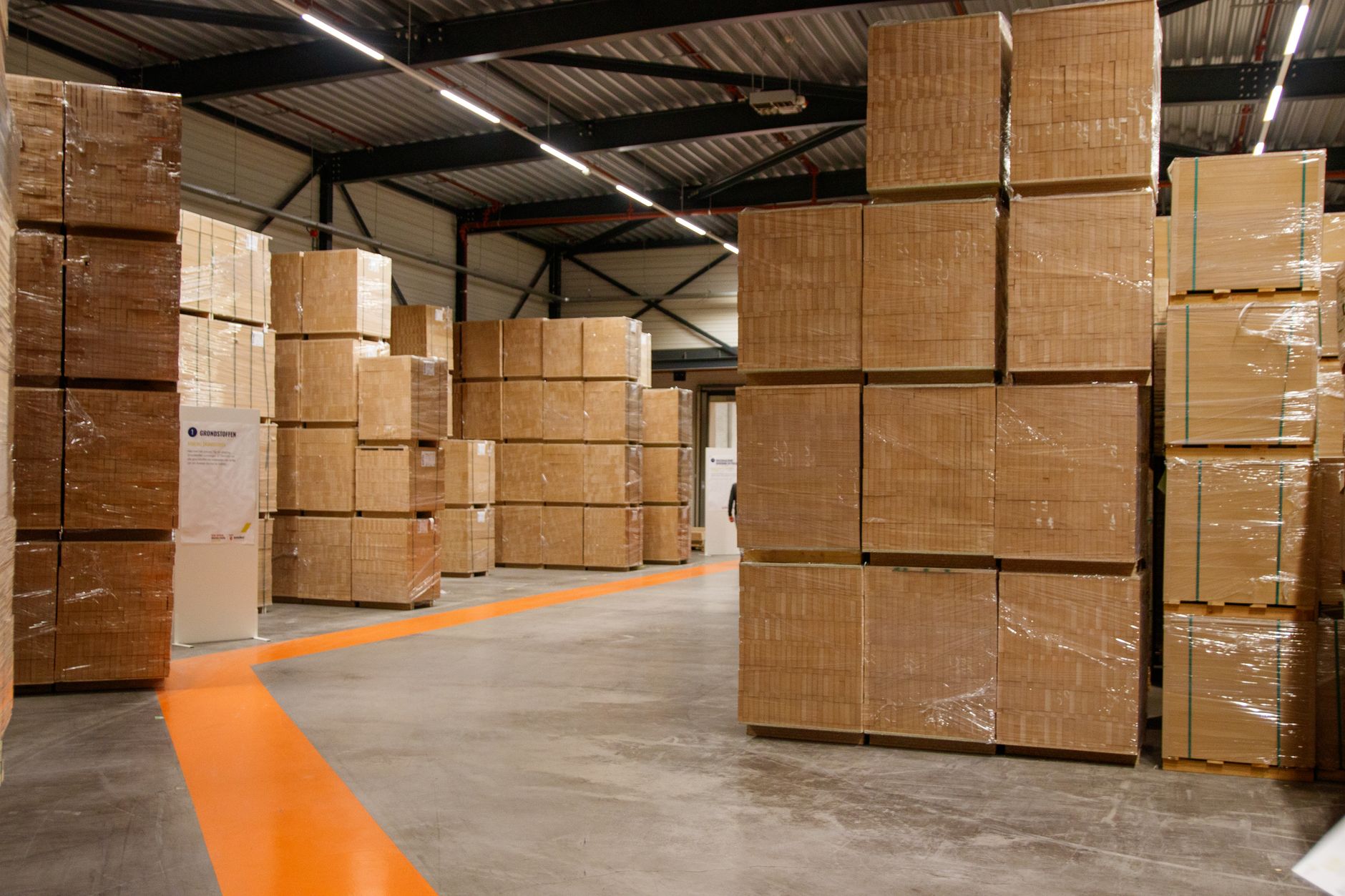 Materiales de embalaje amortiguador para proteger mercancía frágil durante el transporte