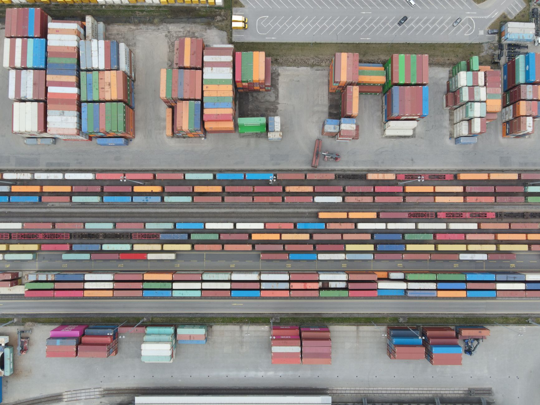 Vista del área logística del puerto de Róterdam, nodo de redistribución de mercancía refrigerada